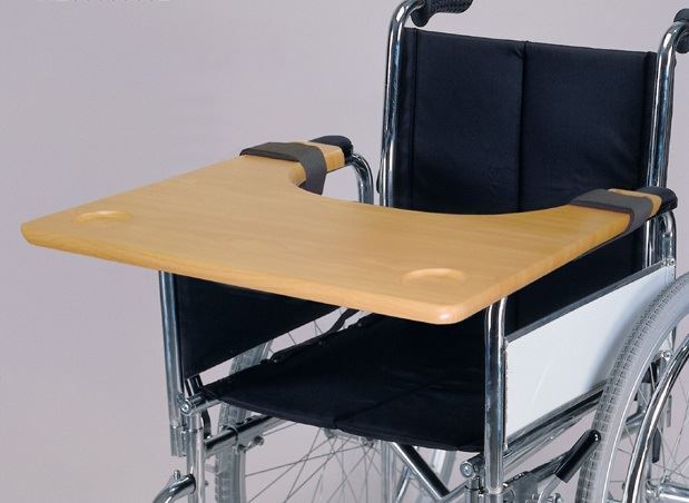שולחן מעץ עם קשירה לכיסא גלגלים